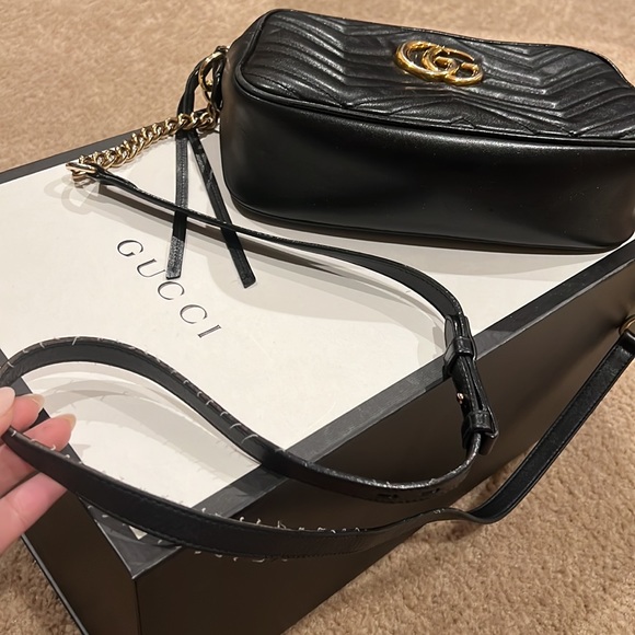 Gucci GG MARMONT SMALL SHOULDER BAG - Picture 4 of 10